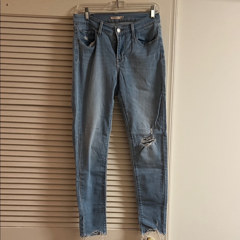 Levi’s Women's Lt Blue Distressed Jeans